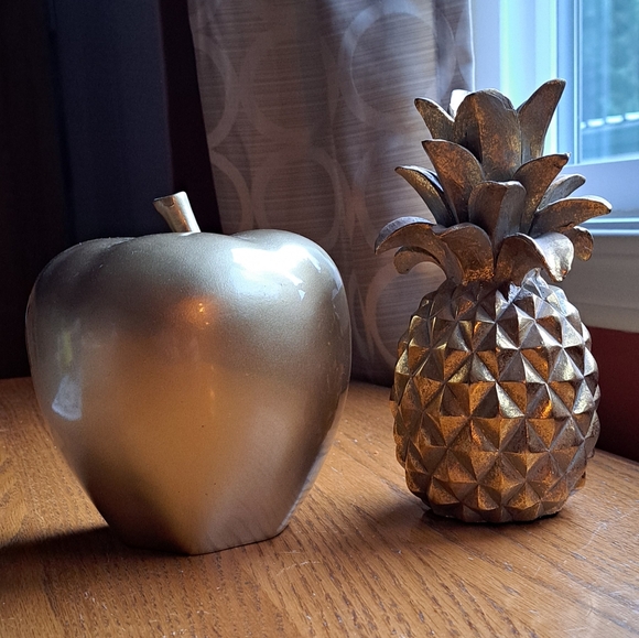 2 Gold accents pieces.  🍍  🍏 Pineapple Candlestick. - Picture 1 of 4